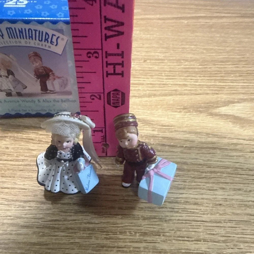 Park Avenue Wendy & Alex Bellhop Hallmark Merry Miniatures Madame Alexander‎